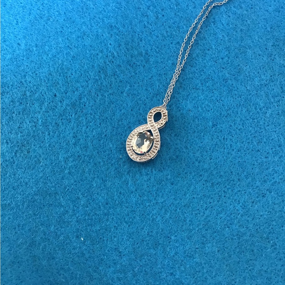 Pale Green Stone Necklace 💚